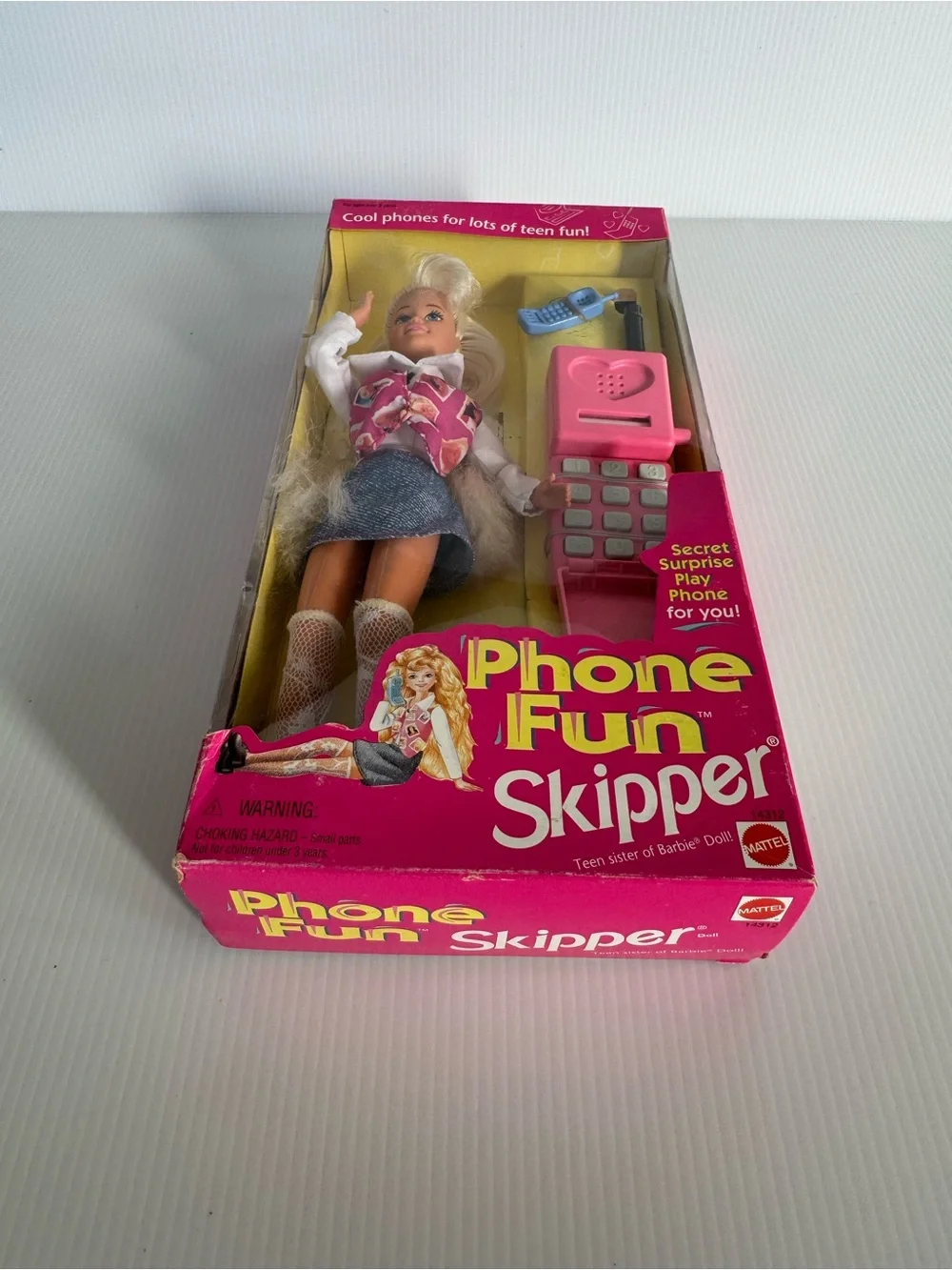 🩷NIB. Mattel Barbie Sister Skipper Phone Fun doll with pink flip phone- 1995